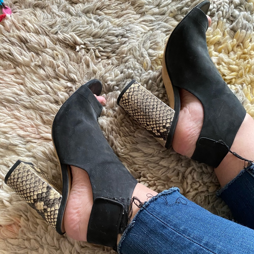 M.Gemi Leather Python Snake Print Block Heel Sand… - image 1